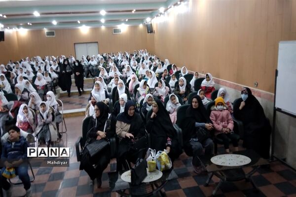 نمایش انیمیشن لوپتو برای دانش‌آموزان مدرسه کوثر بخش جوادآباد