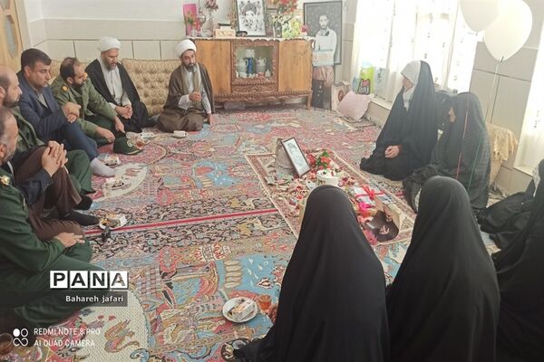 جشن تولد شهید شاخص دبیرستان شهید هیاتیان نایین