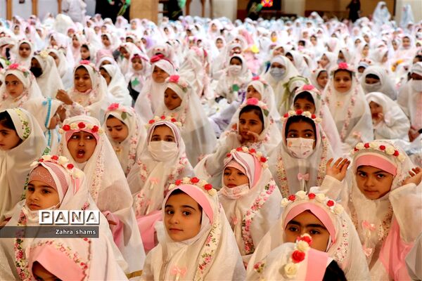 جشن تکلیف  هزارو 100 نفر از دختران شیراز درحرم مطهرشاهچراغ (ع)