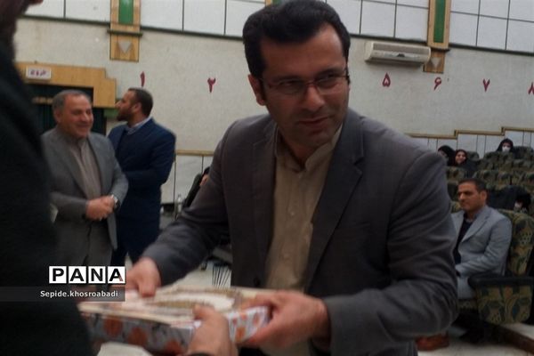 تجلیل از خانواده شهدا و اهدا حکم فرماندهی مدیران مدارس در پاکدشت