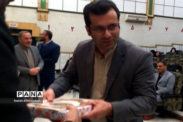 تجلیل از خانواده شهدا و اهدا حکم فرماندهی مدیران مدارس در پاکدشت