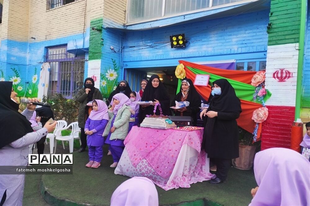 جشن میلاد حضرت زهرا(س) و تکریم مادران در دبستان مبعث ناحیه 3 شیراز