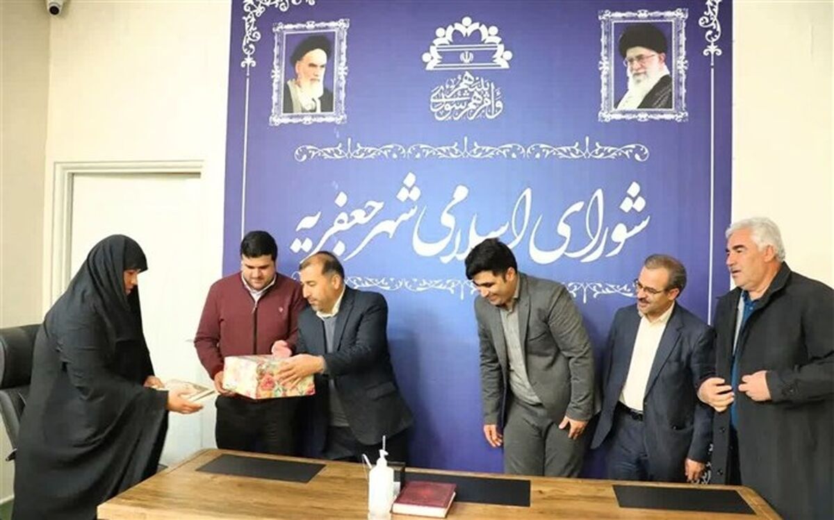 تقدیر از ریاست شورای شهر جعفرآباد قم به مناسبت روز مادر