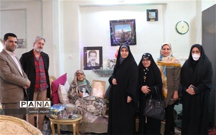 دیدار خانواده شهدا، موجب تجدید روحیه برای خدمت به مردم است
