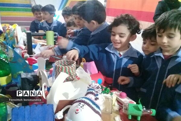 برپایی نمایشگاه کتاب و دست سازه‌های دانش‌آموزی در دبستان نیکان ملارد