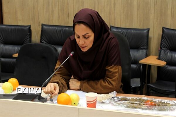 آیین گرامیداشت مقام زن و مادر در اداره آموزش و پرورش بهارستان 2