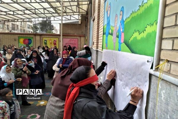جشن روز مادر در دبستان دخترانه فیروزه منطقه ۱۳