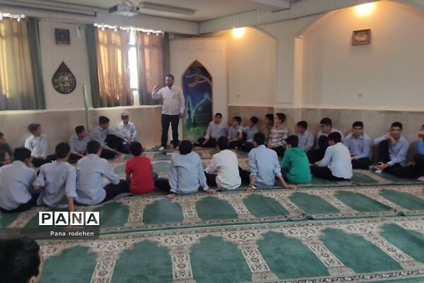 برگزاری نشست‌ها و جلسات بصیرتی و آموزشی در دبیرستان امام علی(ع)