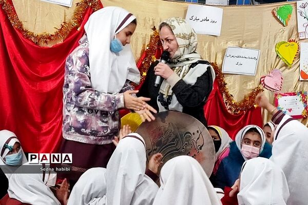 جشن میلاد حضرت فاطمه(س) در دبستان حضرت زهرا(س) یک رودهن
