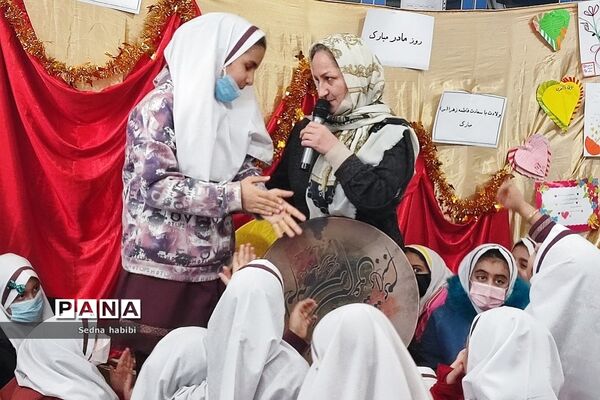 جشن میلاد حضرت فاطمه(س) در دبستان حضرت زهرا(س) یک رودهن