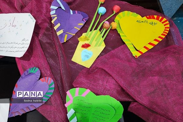 جشن میلاد حضرت فاطمه(س) در دبستان حضرت زهرا(س) یک رودهن