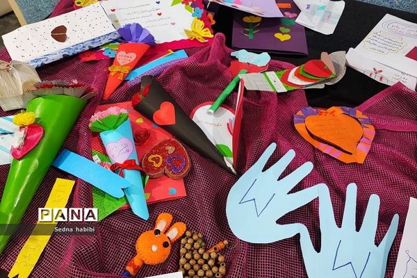 جشن میلاد حضرت فاطمه(س) در دبستان حضرت زهرا(س) یک رودهن