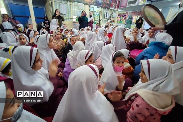جشن میلاد حضرت فاطمه(س) در دبستان حضرت زهرا(س) یک رودهن