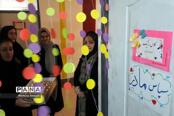 برگزاری جشن روز مادر در مدرسه ام البنین یک شهرری