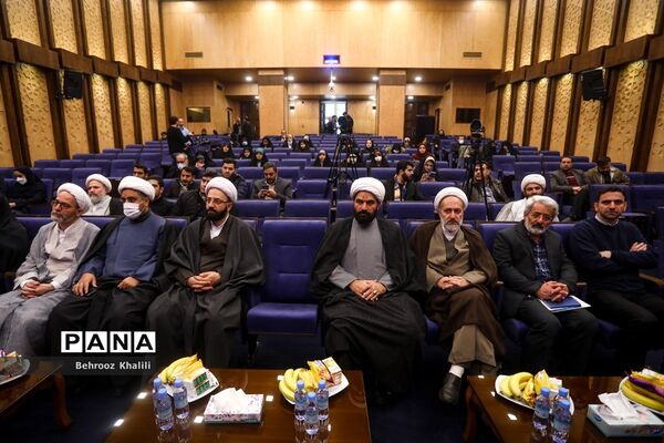 آیین رونمایی از کتاب رمان روح‌الله و همچنین کتاب صوتی تفسیر آفتاب