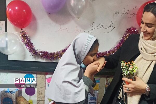 بزرگداشت حضرت فاطمه در‌ مدرسه آیت الله خامنه‌ای