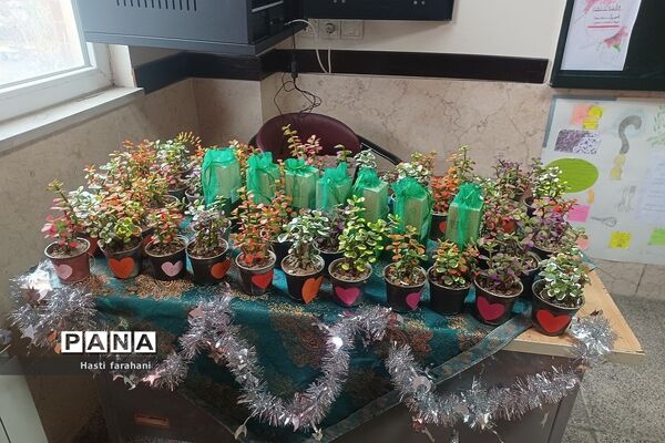 بزرگداشت حضرت فاطمه در‌ مدرسه آیت الله خامنه‌ای