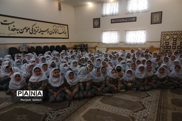 جشن دانش‌آموزی گرامیداشت روز مادر در آموزشگاه شاهد فاطمه زهرا(س) اسلامشهر