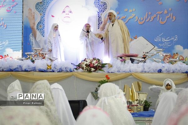جشن شکوفایی  پنج هزار نفری دانش‌آموزان دختر