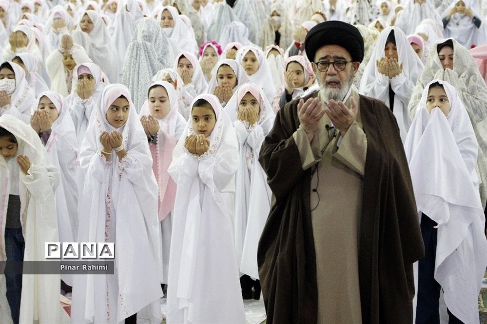 جشن شکوفایی  پنج هزار نفری دانش‌آموزان دختر