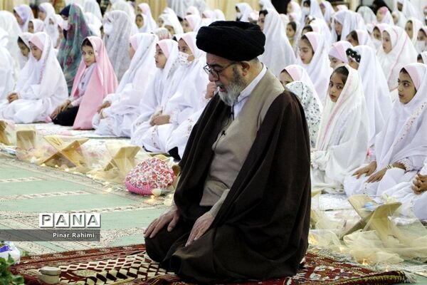 جشن شکوفایی  پنج هزار نفری دانش‌آموزان دختر