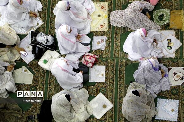 جشن شکوفایی  پنج هزار نفری دانش‌آموزان دختر