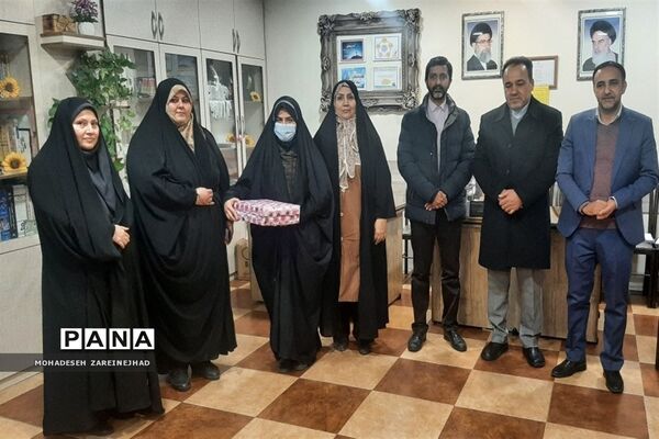 برگزاری مراسم روز مادر و روز زن در دبیرستان‌ شهید‌ زهره‌‌وند قرچک