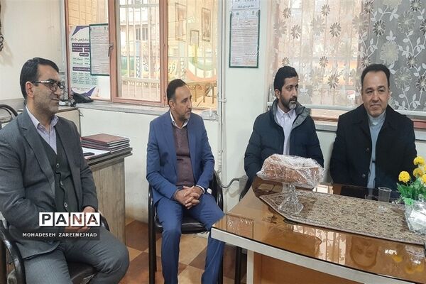 برگزاری مراسم روز مادر و روز زن در دبیرستان‌ شهید‌ زهره‌‌وند قرچک