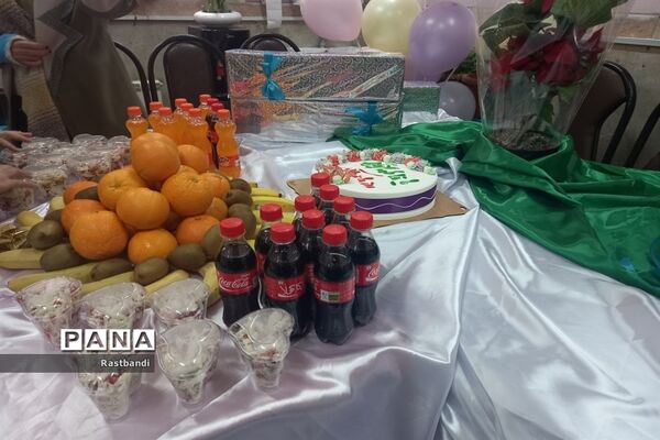 تجلیل از معلمین به بهانه روز مادر در دبستان فرهیختگان منطقه ۱۳