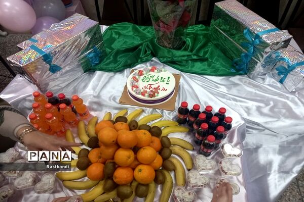 تجلیل از معلمین به بهانه روز مادر در دبستان فرهیختگان منطقه ۱۳