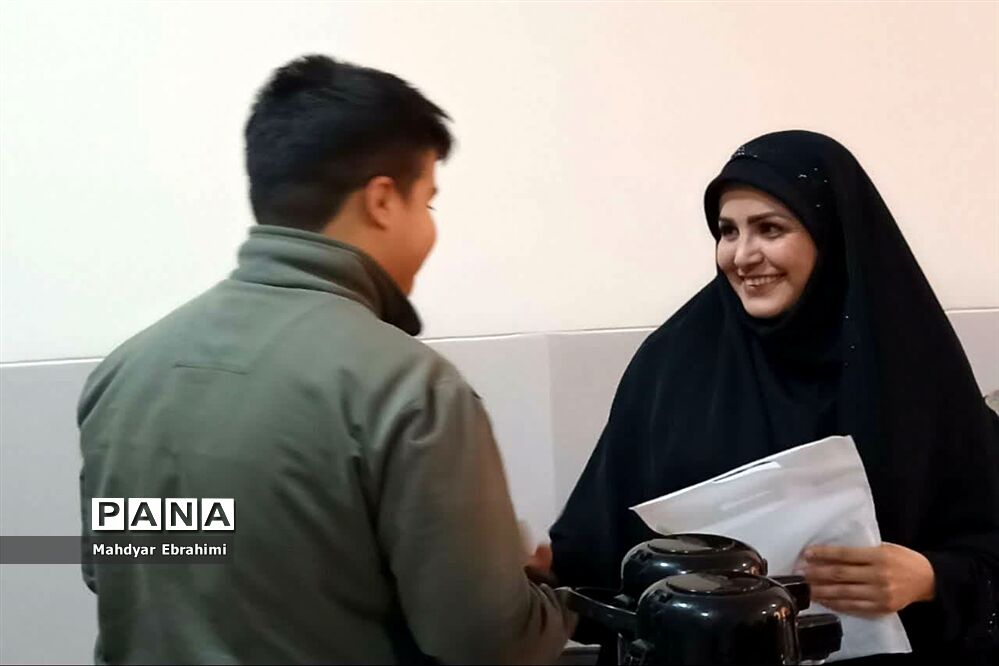 مراسم تجلیل از مادران شهدا و اعضاء انجمن اولیاء و مربیان آموزشگاه شهید کاظمی  اسلامشهر