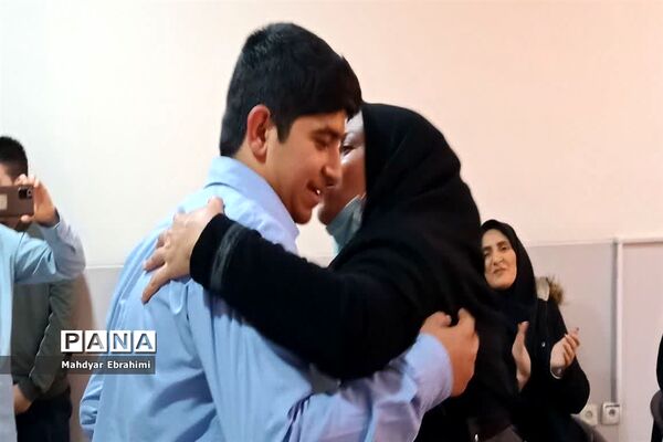مراسم تجلیل از مادران شهدا و اعضاء انجمن اولیاء و مربیان آموزشگاه شهید کاظمی  اسلامشهر