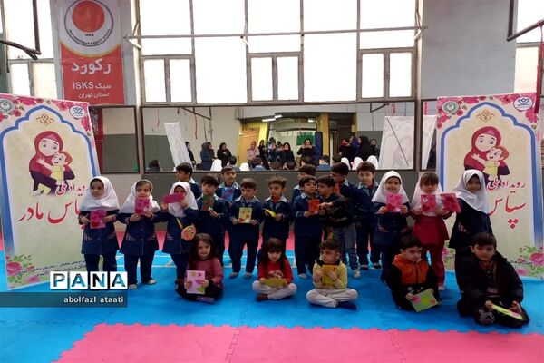 برگزاری آیین سپاس مادر در کانون فرهنگی تربیتی سلمان منطقه ۱۰