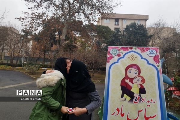 برگزاری آیین سپاس مادر در کانون فرهنگی تربیتی سلمان منطقه ۱۰