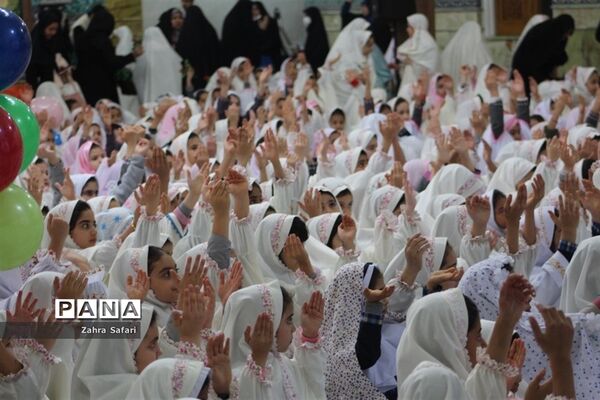 آیین جشن تکلیف دانش‌آموزان دختر منطقه چهاردانگه با عنوان «نیلوفرانه»