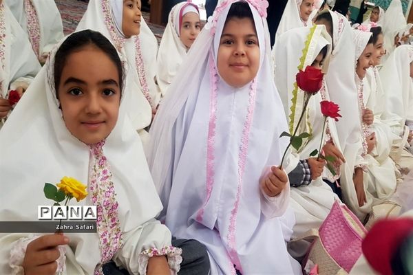 آیین جشن تکلیف دانش‌آموزان دختر منطقه چهاردانگه با عنوان «نیلوفرانه»