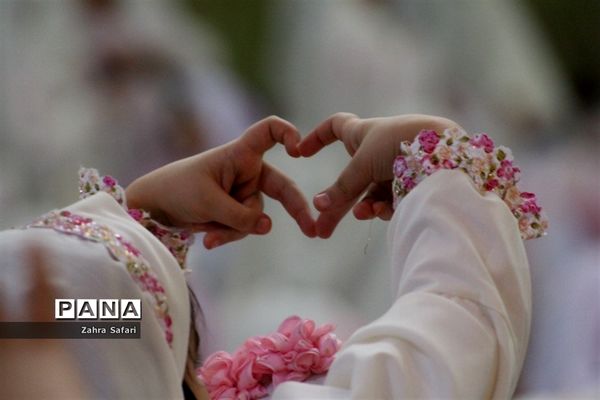 آیین جشن تکلیف دانش‌آموزان دختر منطقه چهاردانگه با عنوان «نیلوفرانه»