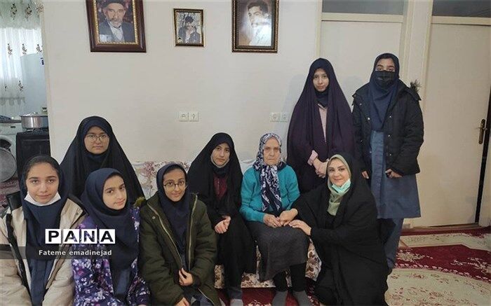 دیدار دانش‌آموزان با خانواده شهدا، نقطه عطف برانگیختگی احساسی و تعهد ملی است