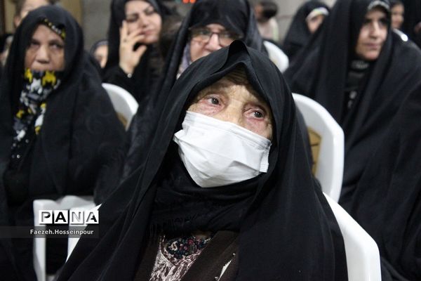 برگزاری مراسم بوی بهشت بهانه‌ای برای تجلیل از خانواده شهدا در بهارستان‌2