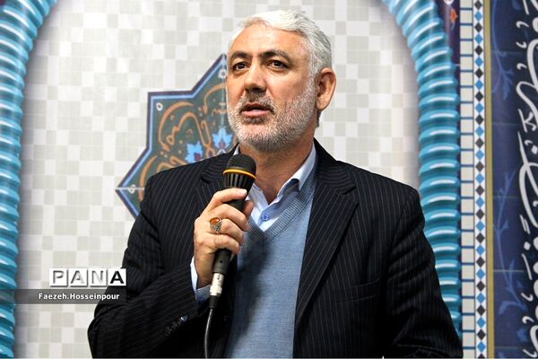 برگزاری مراسم بوی بهشت بهانه‌ای برای تجلیل از خانواده شهدا در بهارستان‌2