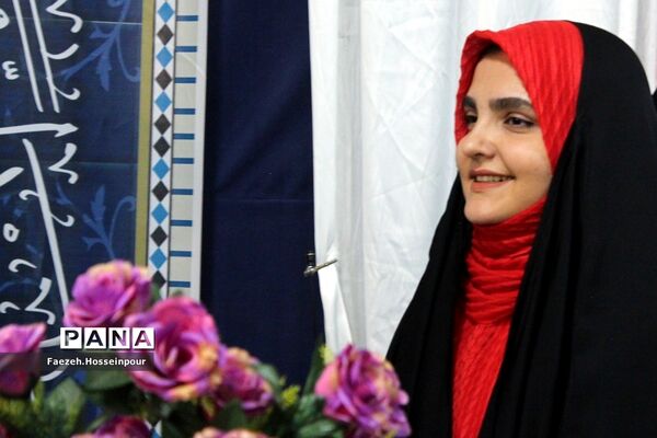 برگزاری مراسم بوی بهشت بهانه‌ای برای تجلیل از خانواده شهدا در بهارستان‌2