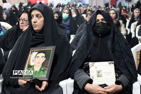 برگزاری مراسم بوی بهشت بهانه‌ای برای تجلیل از خانواده شهدا در بهارستان‌2