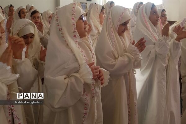 جشن عبادت دانش‌آموزان پایه سوم در دبیرستان ولیعصر (عج) منطقه ۱۳