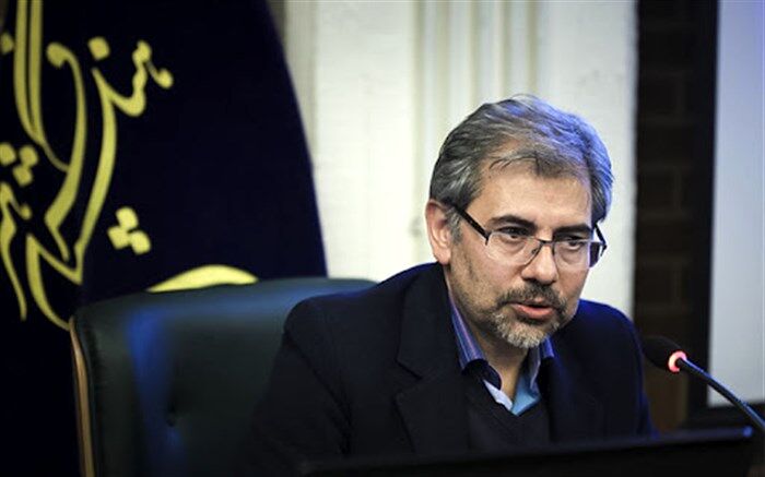 هنرمندان حرفه‌ای در جشنواره هنرهای تجسمی فجر شرکت کنند