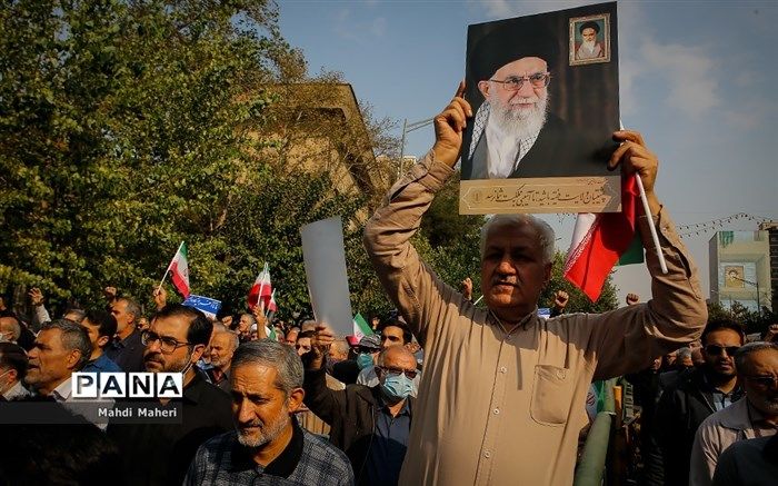 راهپیمایی مردم در محکومیت اهانت به ساحت ولایت و مرجعیت شیعه