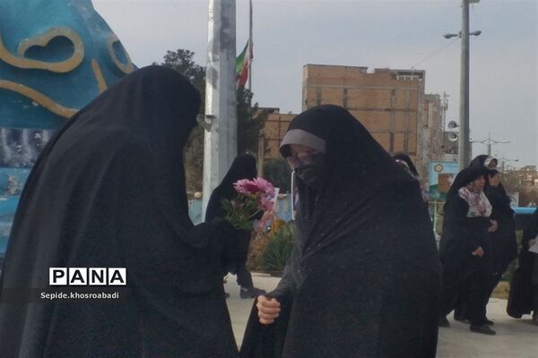 راهپیمایی در پی محکوم کردن اهانت نشریه فرانسوی به رهبری، در پاکدشت