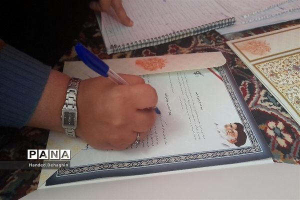 تقدیر از مادران دارای سه فرزند پاکدشتی