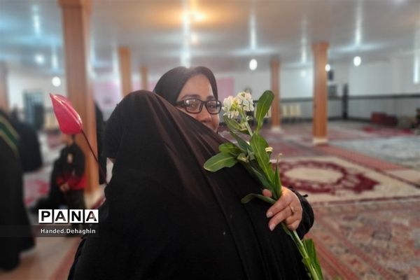 تقدیر از مادران دارای سه فرزند پاکدشتی