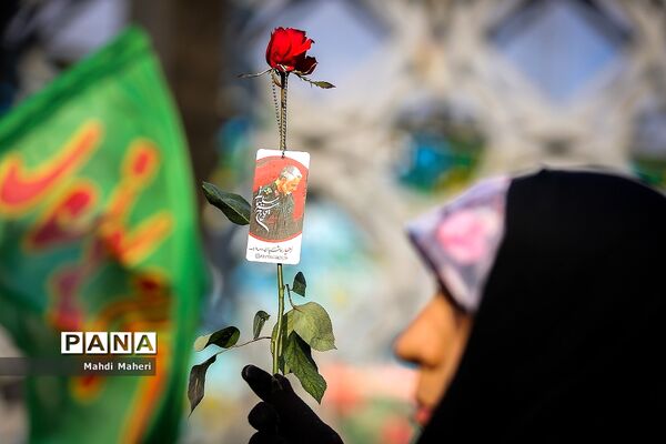 جشن خانوادگی میلاد حضرت فاطمه زهرا(س) در میدان امام حسین(ع)