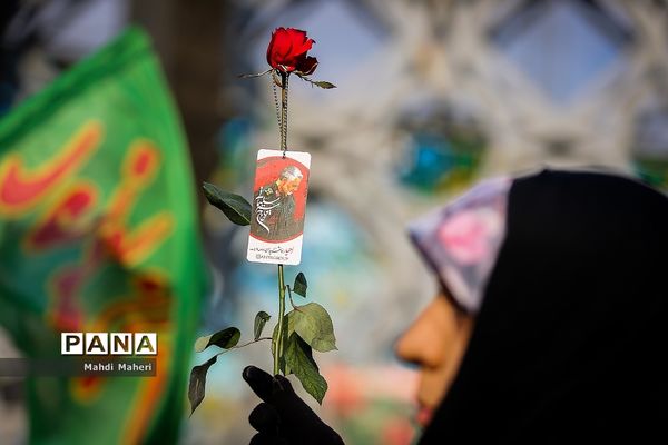 جشن خانوادگی میلاد حضرت فاطمه زهرا(س) در میدان امام حسین(ع)